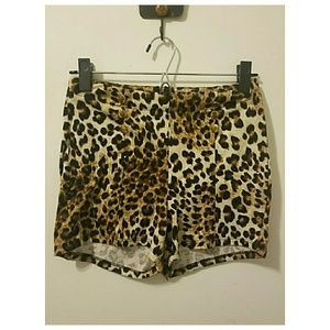 Leopard hot pants